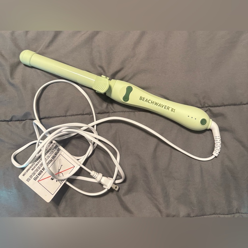 The Beachwaver Co. B1 Curling Iron - Sage